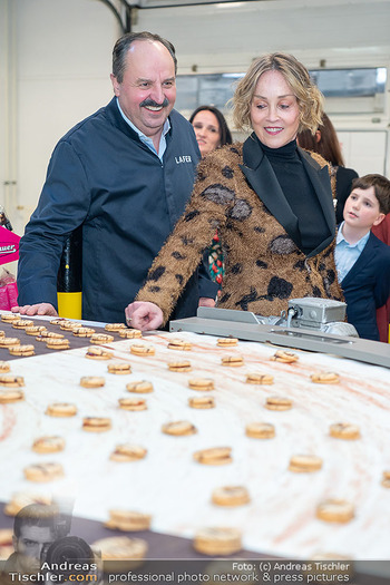 Sharon Stone bei Guschlbauer - Guschlbauer Schaumrollenfabrik St. Willibald - Di 10.02.2026 - Sharon STONE, Karl GUSCHLBAUER101