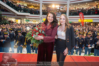 An afternoon with Fran Drescher - Lugner City - Mi 11.02.2026 - Fran DRESCHER, Jacqueline LUGNER23