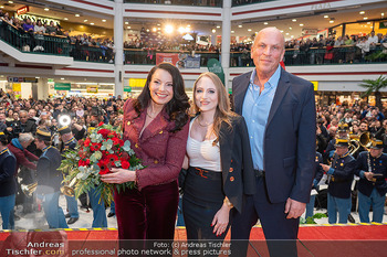 An afternoon with Fran Drescher - Lugner City - Mi 11.02.2026 - Fran DRESCHER, Jacqueline LUGNER, Gerald FRIEDE26