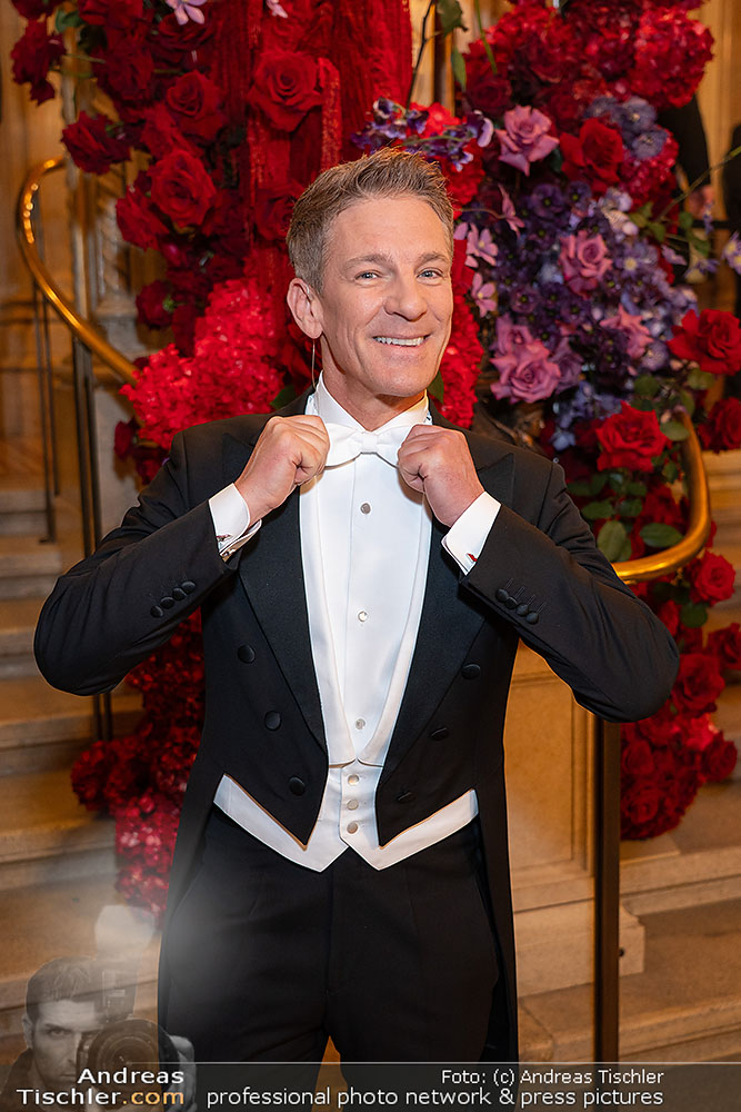 Opernball 2026 - Feststiege - 2026-02-12 - Wiener Staatsoper
