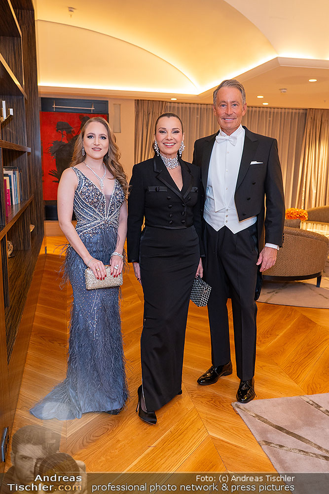 Fran Drescher Opernballkleid Shooting - 2026-02-12 - Park Hyatt Hotel, Wien