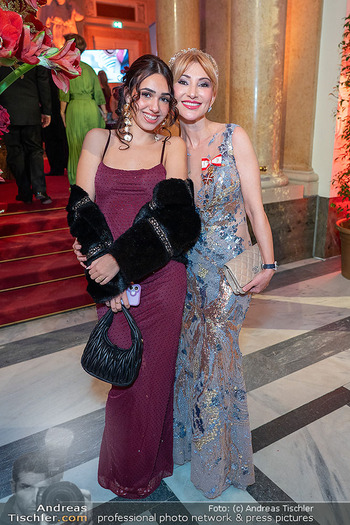 Juristenball 2026 - Wiener Hofburg - Sa 14.02.2026 - Donka ANGATSCHEVA mit Tochter Chiara28