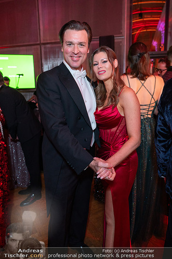 Juristenball 2026 - Wiener Hofburg - Sa 14.02.2026 - Thomas WEINHAPPEL mit Freundin Stefanie42