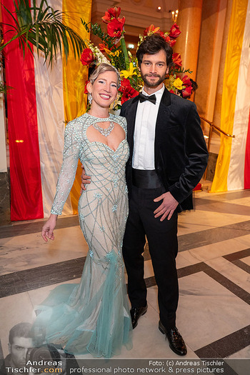 Rudolfina Redoute - Hofburg, Wien - Mo 16.02.2026 - Aaron KARL mit Freundin Verlobter Dorothea ALTENBURGER2