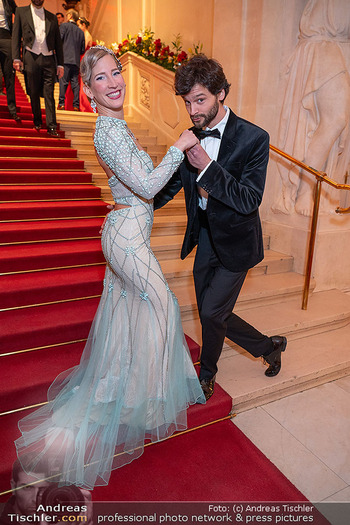 Rudolfina Redoute - Hofburg, Wien - Mo 16.02.2026 - Aaron KARL mit Freundin Verlobter Dorothea ALTENBURGER11