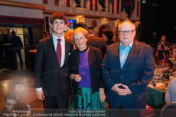 Seitenblicke Gala - Interspot Studios, Wien - Mo 23.02.2026 - Christian UND Rotraud KONRAD mit Enkel Kajetan KONRAD65