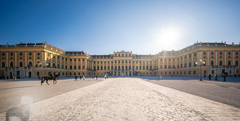 Fototermin vor Reitturnier - Schloss Schönbrunn, Wien - Do 05.03.2026 - Schloss Schönbrunn Ehrenhof, Front, Tourismus, Sehenswürdigkei2