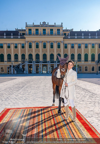 Fototermin vor Reitturnier - Schloss Schönbrunn, Wien - Do 05.03.2026 - Sonja KLIMA mit Pferd6
