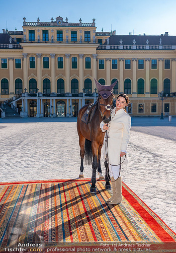 Fototermin vor Reitturnier - Schloss Schönbrunn, Wien - Do 05.03.2026 - Sonja KLIMA mit Pferd7