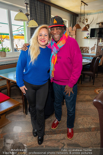 25. Promi Skirennen - Stuhleck - Fr 06.03.2026 - Roberto BLANCO mit Ehefrau Luzandra29