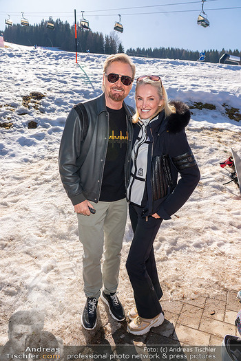 25. Promi Skirennen - Stuhleck - Fr 06.03.2026 - Nik P mit Ehefrau Gabriele PRESNIK-MARTIN43