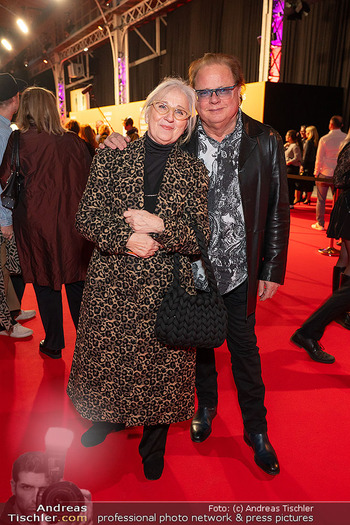 Amadeus Austtrian Music Awards 2025 - Marx Halle, Wien - Fr 06.03.2026 - Ewald PFLEGER mit Ehefrau Andrea7