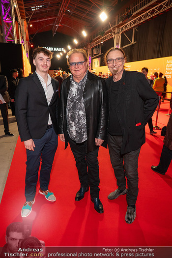 Amadeus Austtrian Music Awards 2025 - Marx Halle, Wien - Fr 06.03.2026 - Rudi DOLEZAHL mit Sohn Benjamin Benni, Ewald PFLEGER11
