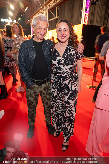 Amadeus Austtrian Music Awards 2025 - Marx Halle, Wien - Fr 06.03.2026 - Boris BUKOWSKI mit Ehefrau Tereza44
