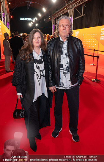 Amadeus Austtrian Music Awards 2025 - Marx Halle, Wien - Fr 06.03.2026 - Peter CORNELIUS mit Ehefrau Ulrike Ulli CORNELIUS76