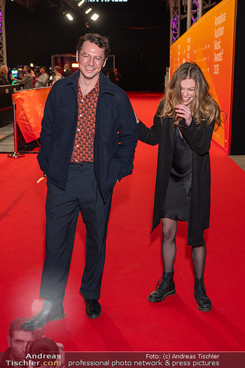 Amadeus Austtrian Music Awards 2025 - Marx Halle, Wien - Fr 06.03.2026 - Zoe STRAUB mit Ehemann Kaspar (LEUHUSEN)112