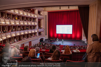 Rise! - Women´s Voices for Change - Wiener Staatsoper - So 08.03.2026 - Schlussbild, Bühnenfoto, Übersichtsfoto, Logen54