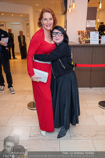 Wiedereröffnung und Premiere - Gloria Theater - Di 10.03.2026 - Claudia ROHNEFELD, Maya HAKVOORT31