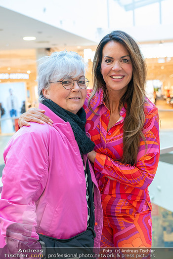 Martina Reuter Buchpräsentation - Auhof Center, Wien - Mi 11.03.2026 - Martina REUTER mit Mutter Angelika REINHARDT6