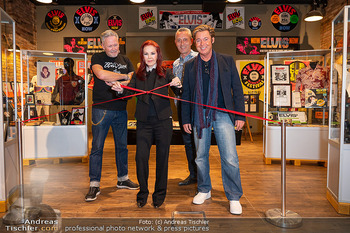 Priscilla Presley Ausstellungseröffnung - 48er-Tandler, Wien - Do 12.03.2026 - Priscilla PRESLEY, Josef THON, Dennis JALE, Andi Andreas SCHRÖR42