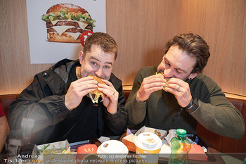 Tasting-Party Big Arch - McDonalds MaHi, Wien - Do 12.03.2026 - Denis BUCHOWSKI, Luca VAN DER GOES (wearewienoida)6