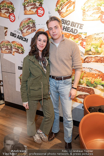 Tasting-Party Big Arch - McDonalds MaHi, Wien - Do 12.03.2026 - Lisa PESTSCHANSKY (lisapestschansky) mit Freund Nick34