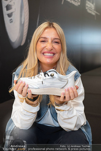 Karo Kauer Meet and Greet - Humanic Flagshipstore, Wien - Fr 13.03.2026 - Karo KAUER4