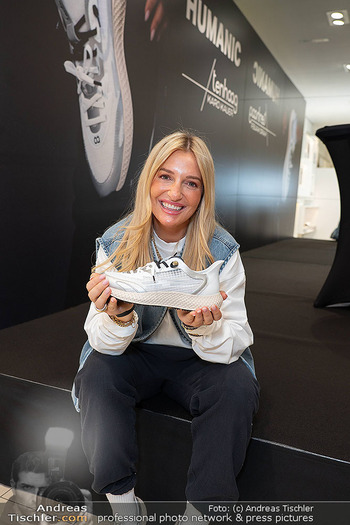 Karo Kauer Meet and Greet - Humanic Flagshipstore, Wien - Fr 13.03.2026 - Karo KAUER5