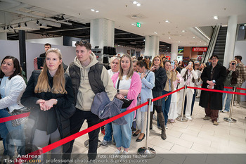 Karo Kauer Meet and Greet - Humanic Flagshipstore, Wien - Fr 13.03.2026 - 27