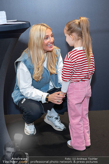 Karo Kauer Meet and Greet - Humanic Flagshipstore, Wien - Fr 13.03.2026 - 33