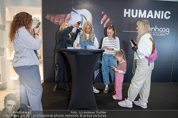 Karo Kauer Meet and Greet - Humanic Flagshipstore, Wien - Fr 13.03.2026 - 37