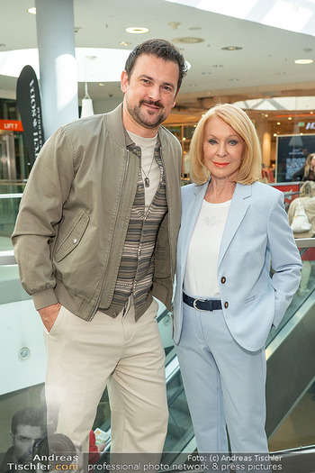 Promi Modenschau - Auhof Center, Wien - Sa 14.03.2026 - Sigi FINK, Gerda ROGERS1