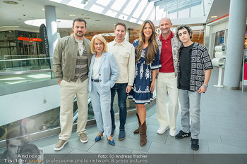 Promi Modenschau - Auhof Center, Wien - Sa 14.03.2026 - Sigi FINK, Gerda ROGERS, Clemens TRISCHLER, Martina REUTER, Vlad5