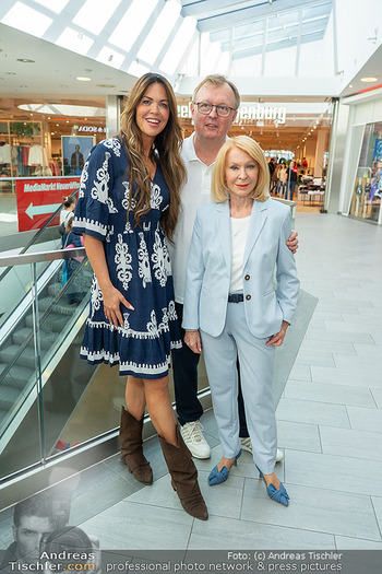 Promi Modenschau - Auhof Center, Wien - Sa 14.03.2026 - Martina REUTER, Gerda ROGERS, Peter SCHAIDER11