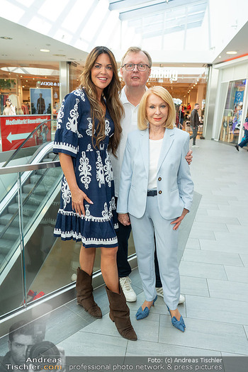 Promi Modenschau - Auhof Center, Wien - Sa 14.03.2026 - Martina REUTER, Gerda ROGERS, Peter SCHAIDER12