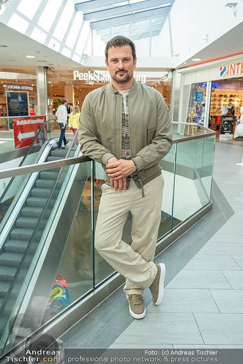 Promi Modenschau - Auhof Center, Wien - Sa 14.03.2026 - Sigi FINK (Portrait)23