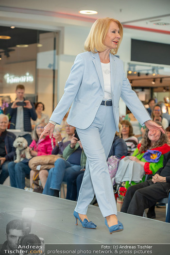 Promi Modenschau - Auhof Center, Wien - Sa 14.03.2026 - Gerda ROGERS am Laufsteg33