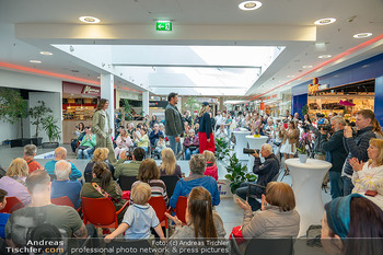 Promi Modenschau - Auhof Center, Wien - Sa 14.03.2026 - 58