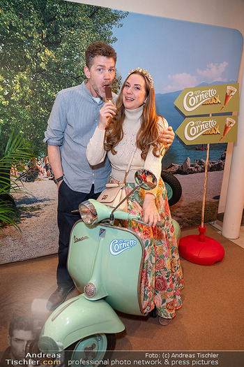 Eskimo Eispräsentation - MQ Libelle, Wien - Di 17.03.2026 - Niki OSL mit Freund David HÜTTNER16