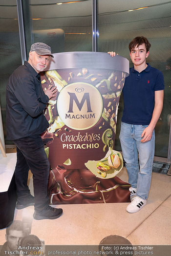 Eskimo Eispräsentation - MQ Libelle, Wien - Di 17.03.2026 - Alex LIST mit Sohn Felix59