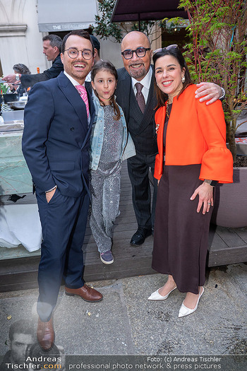 Pre-Event zu Gran Ballo Italiano - Trattoria Martinelli - Di 24.03.2026 - Familie Luigi jun. und sen. BARBARO, Valeria mit Tochter Emilia7