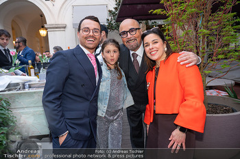 Pre-Event zu Gran Ballo Italiano - Trattoria Martinelli - Di 24.03.2026 - Familie Luigi jun. und sen. BARBARO, Valeria mit Tochter Emilia8