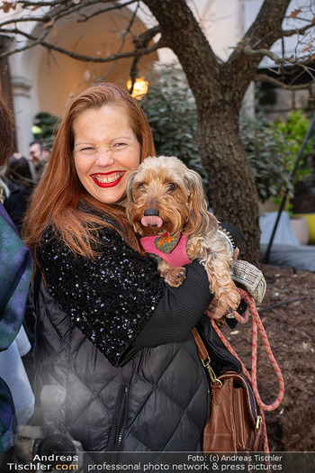 Pre-Event zu Gran Ballo Italiano - Trattoria Martinelli - Di 24.03.2026 - Konstanze KURZ mit Hund Heidi22