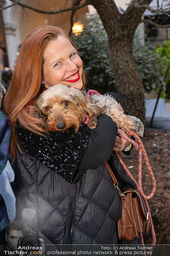 Pre-Event zu Gran Ballo Italiano - Trattoria Martinelli - Di 24.03.2026 - Konstanze KURZ mit Hund Heidi24