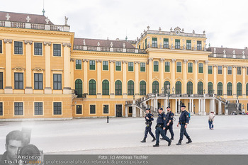 Ostermarkt Eröffnung - Schloss Schönbrunn, Wien - Mi 25.03.2026 - Polizei vor Schloss Schönbrunn, Bewachung, Sicherheit, Terror S6