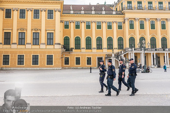 Ostermarkt Eröffnung - Schloss Schönbrunn, Wien - Mi 25.03.2026 - Polizei vor Schloss Schönbrunn, Bewachung, Sicherheit, Terror S10