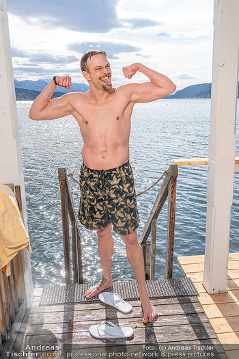 Werzers Saisonopening - Werzers Hotel Resort, Pörtschach - Fr 27.03.2026 - Michael STEINOCHER badet im See (7 Grad Wassertemperatur)14