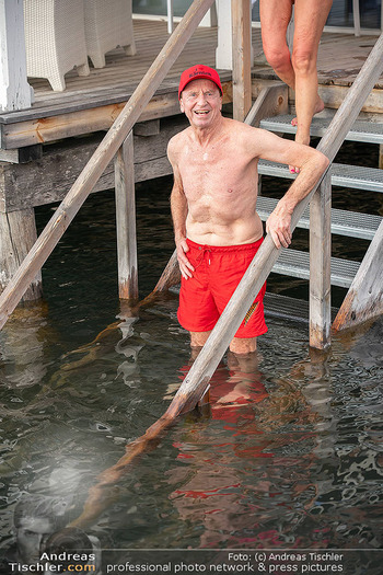 Werzers Saisonopening - Werzers Hotel Resort, Pörtschach - Fr 27.03.2026 - Heribert KASPER geht baden (7 Grad Wassertemperatur)72