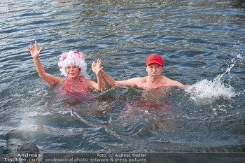 Werzers Saisonopening - Werzers Hotel Resort, Pörtschach - Fr 27.03.2026 - Heribert KASPER, Maria LAHR gehen baden (7 Grad Wassertemperatur78