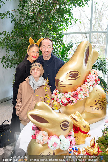 Lindt Goldhasensuche - Schönbrunn - So 29.03.2026 - Familie Manuel und Kerstin ORTLECHNER mit Sohn Julian2